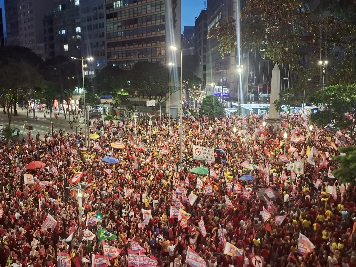 Lula diz que Flávio "trucou" 6 sobre sigilo: "Vou meter um 9 na cara dele"