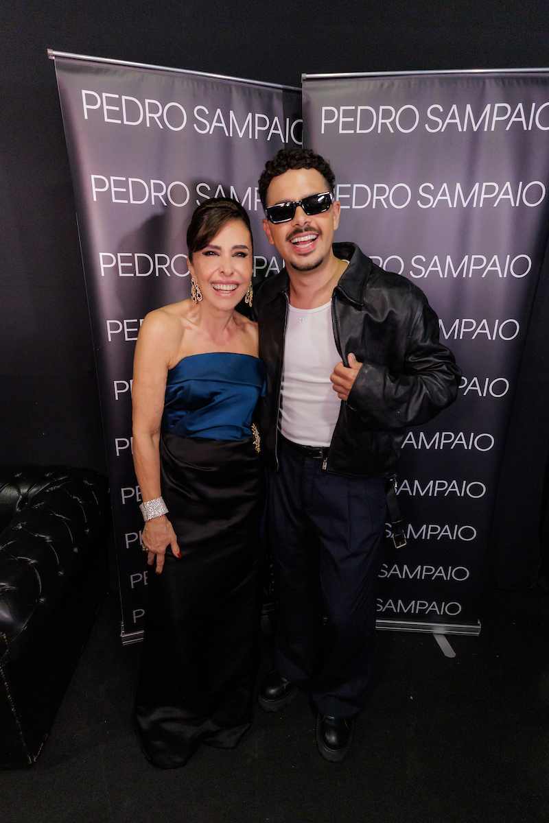 Rodeada de amigos, Marita Estevão festeja aniversário em noite inesquecível