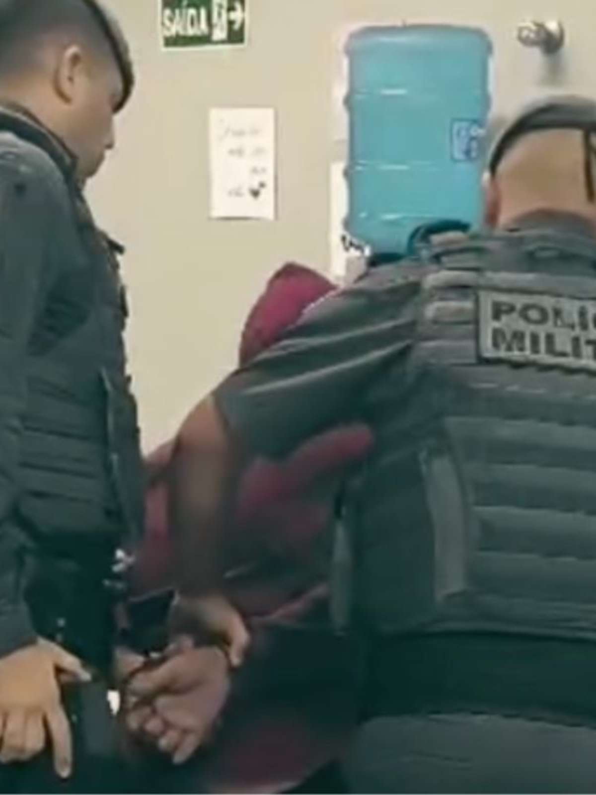 Menina de 10 anos pisca para policial e PM prende pai que a sequestrou em Praia Grande