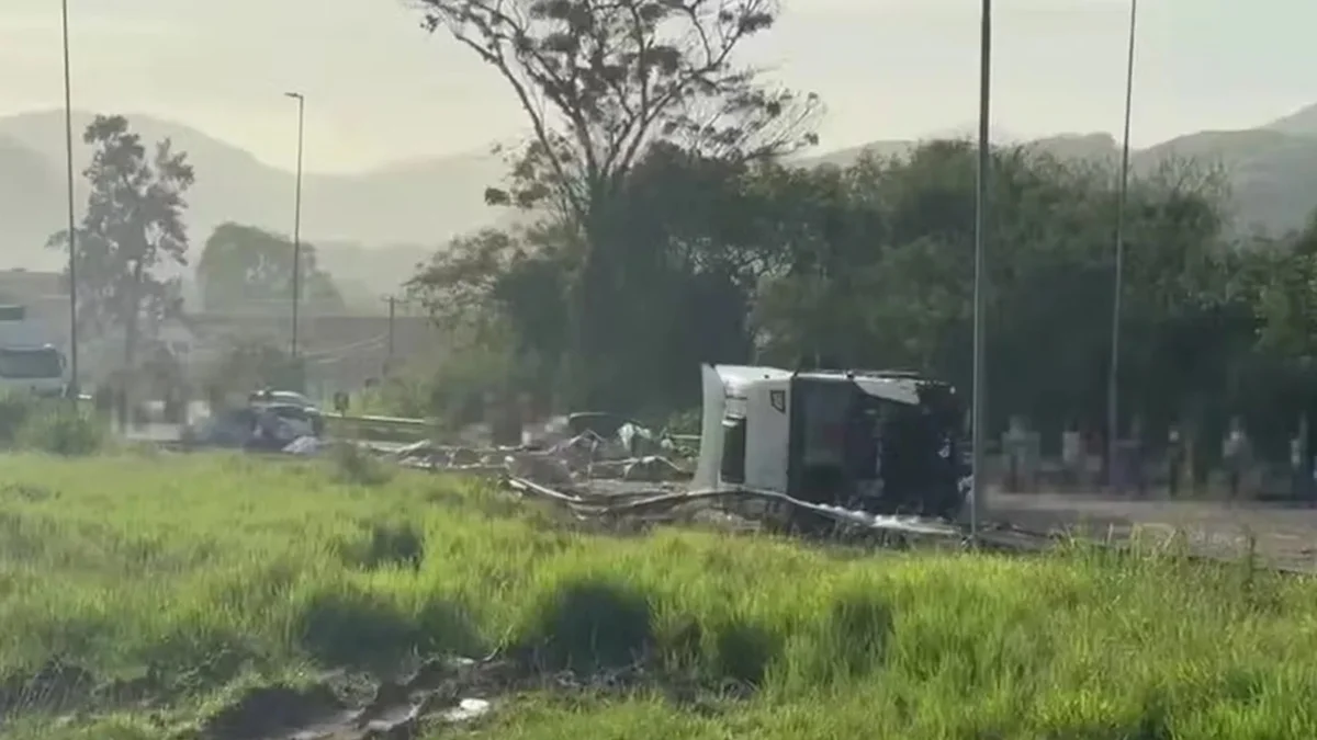 Acidente na BR-393, no Rio de Janeiro, deixa 5 mortos e 9 feridos